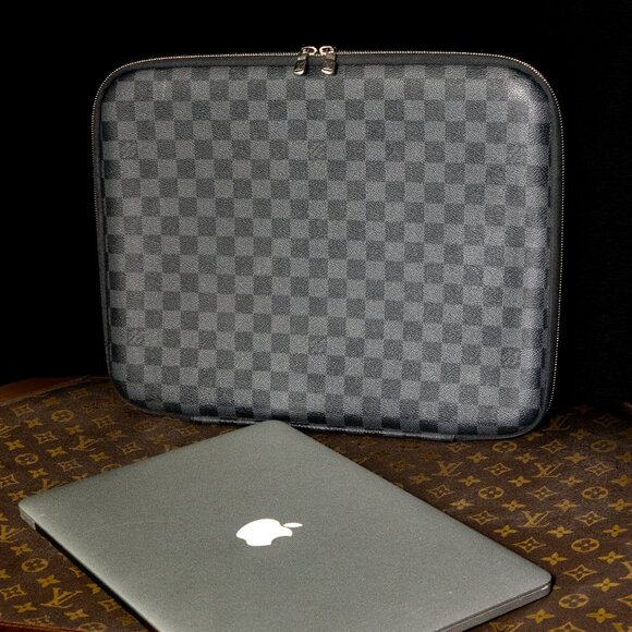 LOUIS VUITTON Damier Graphite Computer Sleeve MM fits Macbook Pro - Picture 1 of 16
